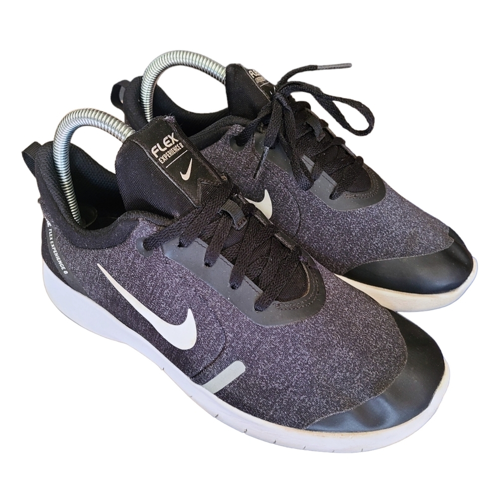 Nike Girls FLEX EXPERIENCE 8 RN shoe size 6Y